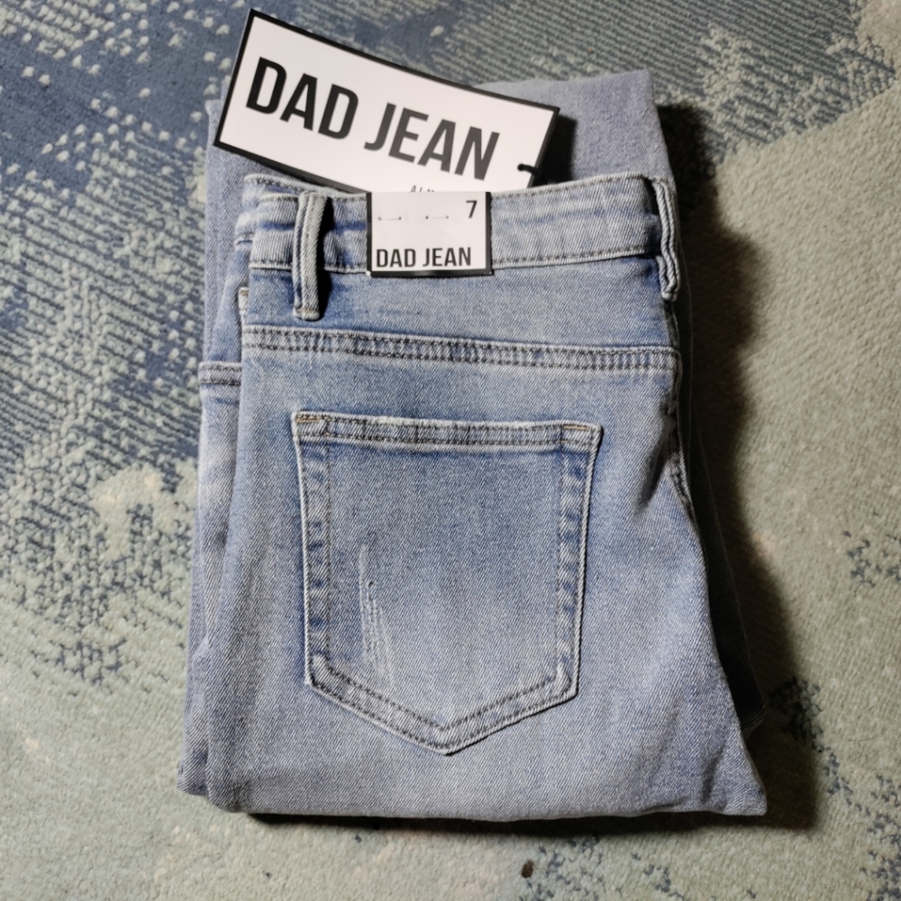 Almost Famous Straight Leg Distressed Dad Jeans Size 7